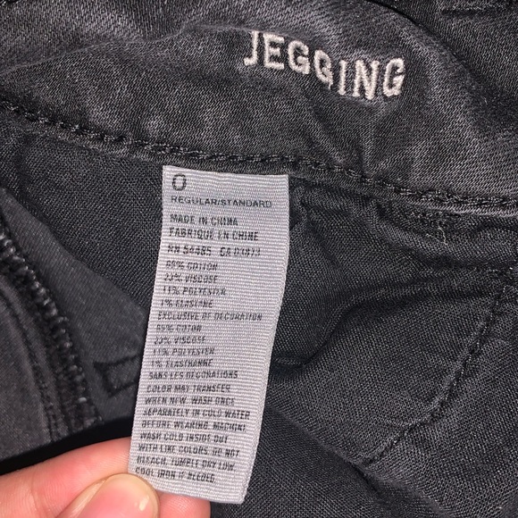 American Eagle Black Ripped Jeans - Picture 3 of 4